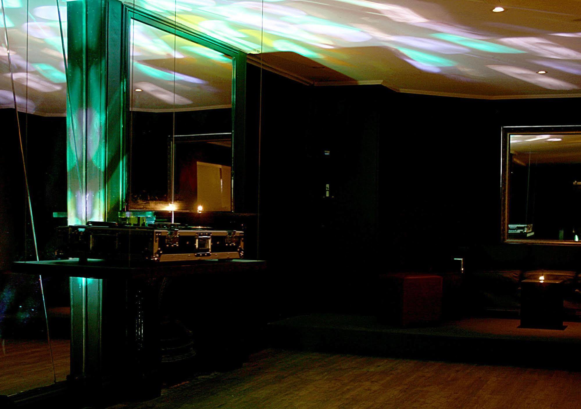 Glenelg Beach Hostel Extérieur photo